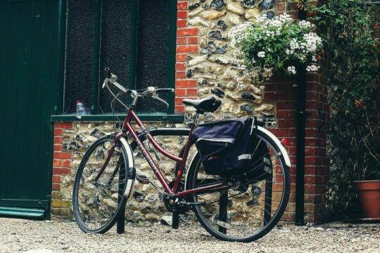 Ретро велосипед в сельской местности. Фото Свободно для коммерческого использования, Атрибуция не требуется. Бесплатное стоковое фото для свободного скачивания