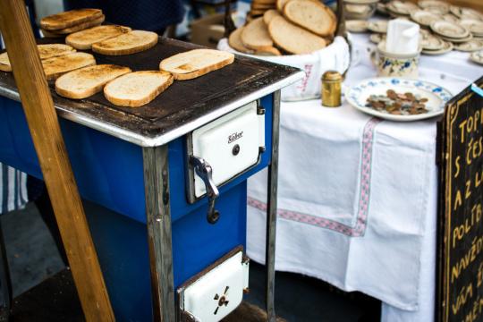 Традиционный чешский поджаренный хлеб с чесноком. Фото Free for commercial use, No attribution required. Бесплатное стоковое фото для свободного скачивания