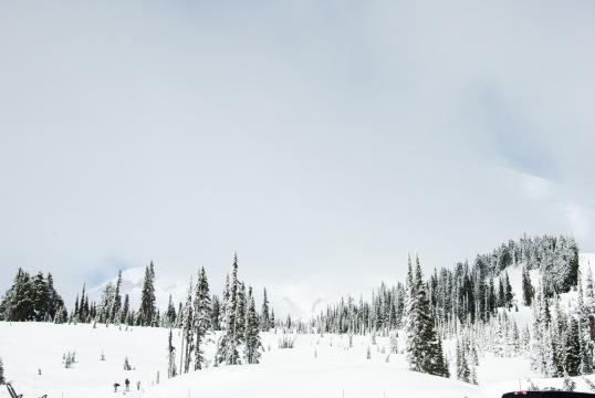 Снег, облака, горы. Фото Free for commercial use, No attribution required. Бесплатное стоковое фото для свободного скачивания