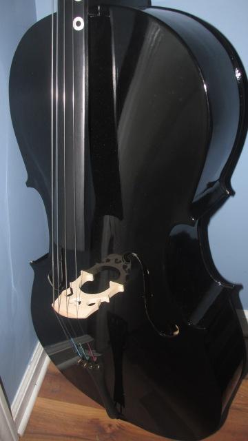Черная виолончель. Фото Свободно для коммерческого использования, Атрибуция не требуется. Бесплатное стоковое фото для свободного скачивания