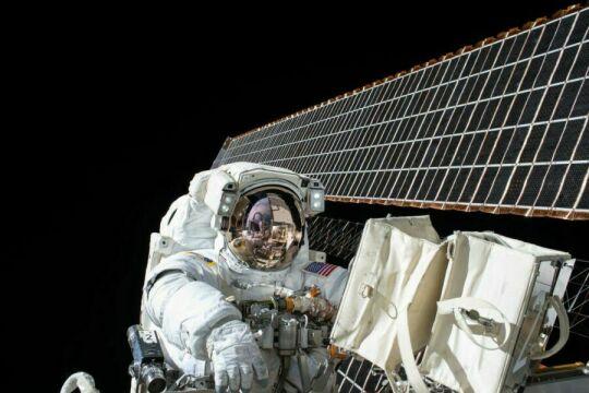 Астронавт Тьма Спутник. Фото Свободно для коммерческого использования, Атрибуция не требуется. Бесплатное стоковое фото для свободного скачивания