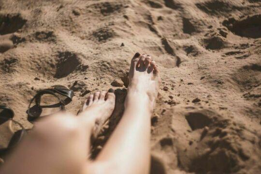 Ноги, песок, пляж. Фото Free for commercial use, No attribution required. Бесплатное стоковое фото для свободного скачивания