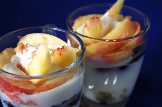 Персиковый десерт. Фото Свободно для коммерческого использования, Атрибуция не требуется. Бесплатное стоковое фото для свободного скачивания