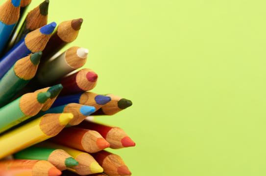 Цветные карандаши, фон. Фото Free for commercial use, No attribution required. Бесплатное стоковое фото для свободного скачивания