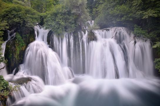 Водопад на реке Уна в Мартин-Броде / Босния и Герцеговина. Фото Free for commercial use, No attribution required. Бесплатное стоковое фото для свободного скачивания