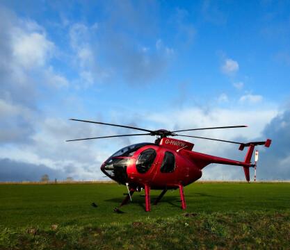 Вертолет Red Hughes MD500. Фото Свободно для коммерческого использования, Атрибуция не требуется. Бесплатное стоковое фото для свободного скачивания