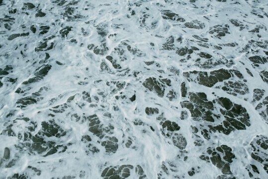 Морские волны и пена. Фото Free for commercial use, No attribution required. Бесплатное стоковое фото для свободного скачивания