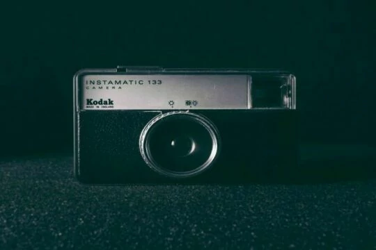 Винтажная камера Instamatic Kodak. Фото Free for commercial use, No attribution required. Бесплатное стоковое фото для свободного скачивания