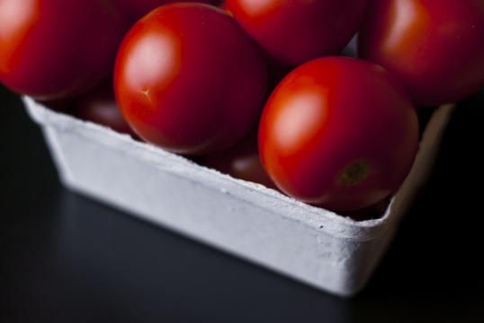 Красные помидоры (2). Фото Свободно для коммерческого использования, Атрибуция не требуется. Бесплатное стоковое фото для свободного скачивания