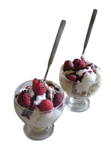 Мороженое с ягодами. Фото Free for commercial use, No attribution required. Бесплатное стоковое фото для свободного скачивания