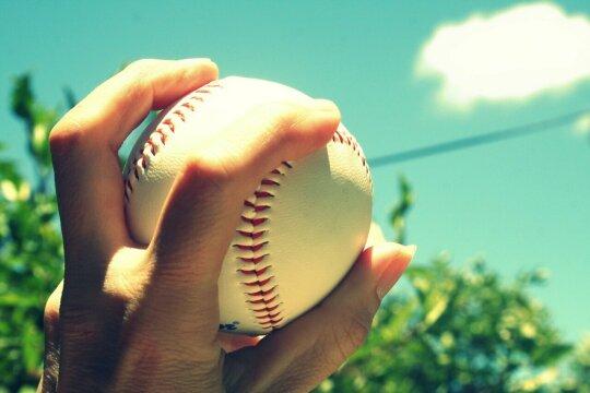 Ручной бейсбольный мяч. Фото Free for commercial use, No attribution required. Бесплатное стоковое фото для свободного скачивания