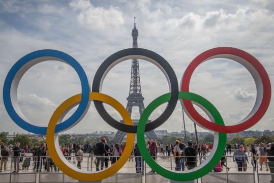 Олимпийские кольца в Париже. Фото Свободно для коммерческого использования, Атрибуция не требуется. Бесплатное стоковое фото для свободного скачивания
