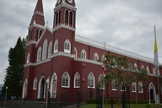 Красная церковь (2). Фото Свободно для коммерческого использования, Атрибуция не требуется. Бесплатное стоковое фото для свободного скачивания