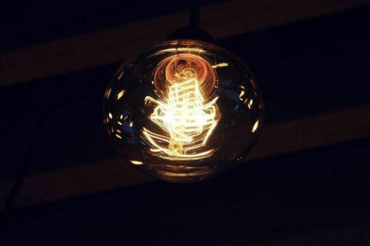 Лампочка Тьма. Фото Свободно для коммерческого использования, Атрибуция не требуется. Бесплатное стоковое фото для свободного скачивания