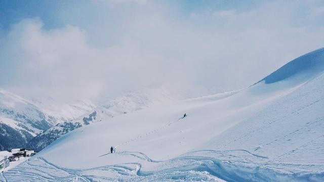Горы в снегу. Фото Free for commercial use, No attribution required. Бесплатное стоковое фото для свободного скачивания