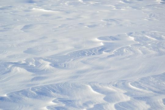Снежное поле. Фото Free for commercial use, No attribution required. Бесплатное стоковое фото для свободного скачивания