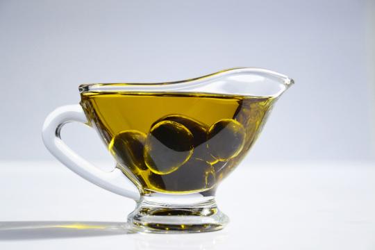 Оливковое масло (2). Фото Свободно для коммерческого использования, Атрибуция не требуется. Бесплатное стоковое фото для свободного скачивания