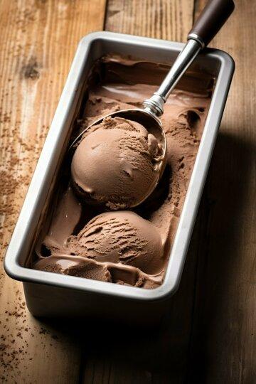 Контейнер для шоколадного мороженого. Фото Свободно для коммерческого использования, Атрибуция не требуется. Бесплатное стоковое фото для свободного скачивания