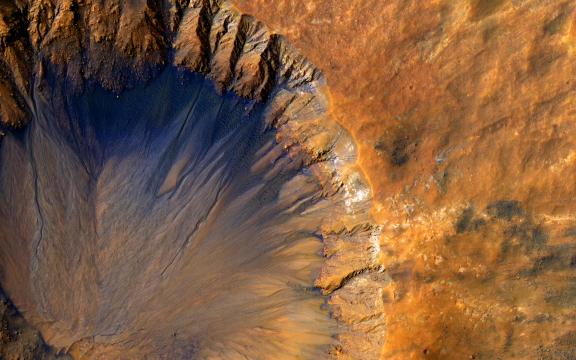 Кратер на Марсе. Фото Free for commercial use, No attribution required. Бесплатное стоковое фото для свободного скачивания