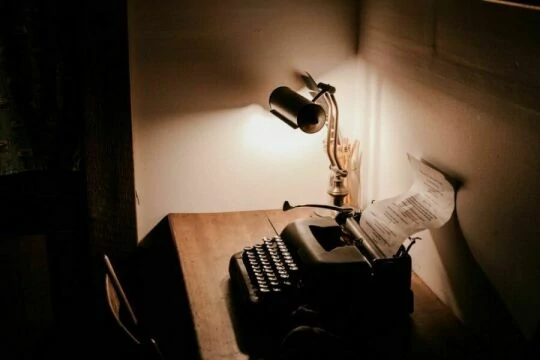 Винтажная лампа для пишущей машинки. Фото Free for commercial use, No attribution required. Бесплатное стоковое фото для свободного скачивания