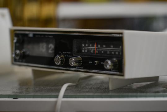 Старое радио. Фото Свободно для коммерческого использования, Атрибуция не требуется. Бесплатное стоковое фото для свободного скачивания