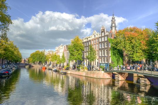 Амстердамский канал. Фото Свободно для коммерческого использования, Атрибуция не требуется. Бесплатное стоковое фото для свободного скачивания