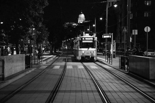 Трамвайная остановка в Будапеште. Фото Свободно для коммерческого использования, Атрибуция не требуется. Бесплатное стоковое фото для свободного скачивания
