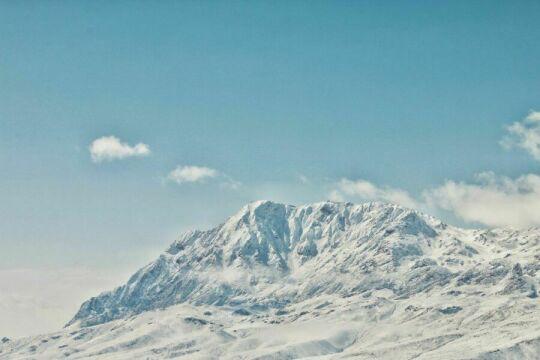 Гора. Белый Снег. Голубое Небо. Фото Free for commercial use, No attribution required. Бесплатное стоковое фото для свободного скачивания
