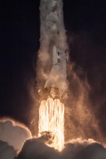 Взлет космической ракеты (2). Фото Свободно для коммерческого использования, Атрибуция не требуется. Бесплатное стоковое фото для свободного скачивания