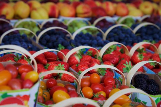 Рынок свежих фруктов. Фото Free for commercial use, No attribution required. Бесплатное стоковое фото для свободного скачивания