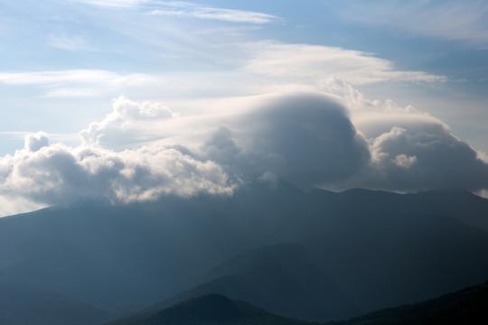 Гора Облака Природа. Фото Free for commercial use, No attribution required. Бесплатное стоковое фото для свободного скачивания