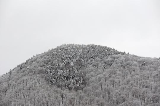 Зимняя гора. Фото Свободно для коммерческого использования, Атрибуция не требуется. Бесплатное стоковое фото для свободного скачивания