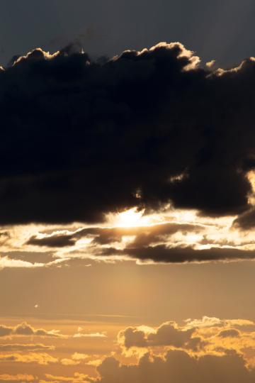 Золотые солнечные облака. Фото Free for commercial use, No attribution required. Бесплатное стоковое фото для свободного скачивания