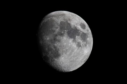 Поверхность Луны. Фото Free for commercial use, No attribution required. Бесплатное стоковое фото для свободного скачивания