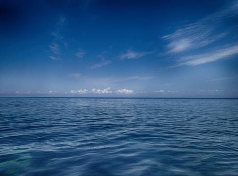 Синее море. Фото Свободно для коммерческого использования, Атрибуция не требуется. Бесплатное стоковое фото для свободного скачивания