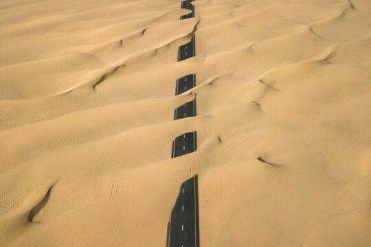 Дорога дронов в пустыне. Фото Свободно для коммерческого использования, Атрибуция не требуется. Бесплатное стоковое фото для свободного скачивания