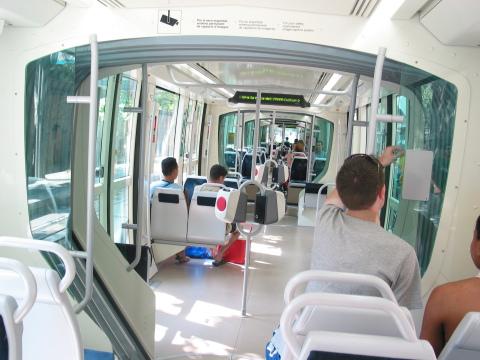 Новый трамвай Барселона внутри. Фото Свободно для коммерческого использования, Атрибуция не требуется. Бесплатное стоковое фото для свободного скачивания