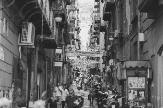 Итальянский переулок. Фото Free for commercial use, No attribution required. Бесплатное стоковое фото для свободного скачивания
