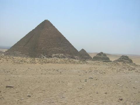 Пирамида. Фото Свободно для коммерческого использования, Атрибуция не требуется. Бесплатное стоковое фото для свободного скачивания