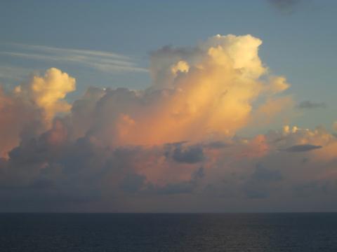 Океан. Небо. Облака. Фото Free for commercial use, No attribution required. Бесплатное стоковое фото для свободного скачивания