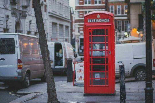 Красная телефонная будка Лондон-стрит. Фото Free for commercial use, No attribution required. Бесплатное стоковое фото для свободного скачивания