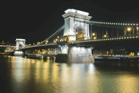 Мост ночью. Фото Free for commercial use, No attribution required. Бесплатное стоковое фото для свободного скачивания