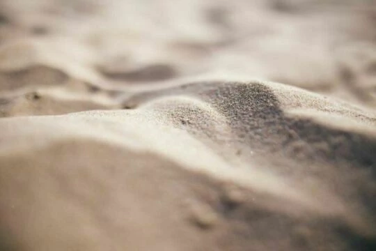 Крупный план песчаных дюн. Фото Free for commercial use, No attribution required. Бесплатное стоковое фото для свободного скачивания