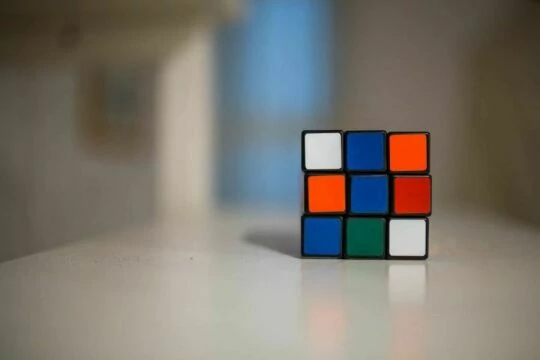 Игра Кубик Рубика. Фото Свободно для коммерческого использования, Атрибуция не требуется. Бесплатное стоковое фото для свободного скачивания