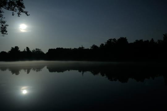 Залитая лунным светом река. Фото Free for commercial use, No attribution required. Бесплатное стоковое фото для свободного скачивания
