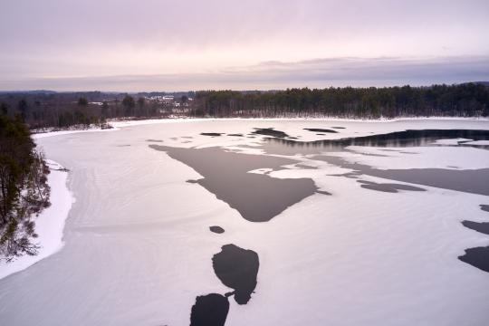 Замерзшее озеро. Фото Free for commercial use, No attribution required. Бесплатное стоковое фото для свободного скачивания