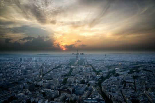 Воздушный парижский закат. Фото Free for commercial use, No attribution required. Бесплатное стоковое фото для свободного скачивания