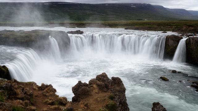 Исландский водопад. Фото Free for commercial use, No attribution required. Бесплатное стоковое фото для свободного скачивания