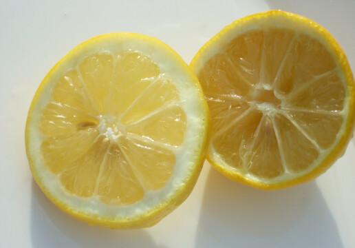 Ломтик лимона. Фото Свободно для коммерческого использования, Атрибуция не требуется. Бесплатное стоковое фото для свободного скачивания