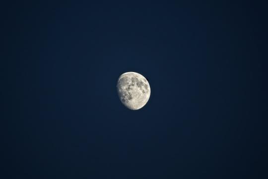 Луна темная (2). Фото Свободно для коммерческого использования, Атрибуция не требуется. Бесплатное стоковое фото для свободного скачивания